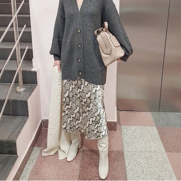 H&M Dresses & Skirts - H&M midi snake print satin skirt